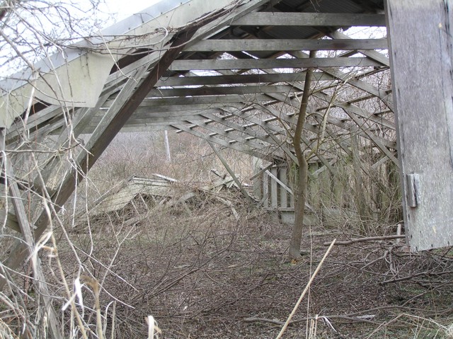 image 9 - an abandoned building falling apart