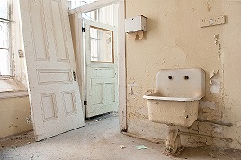 Old Lead Painted Bathroom